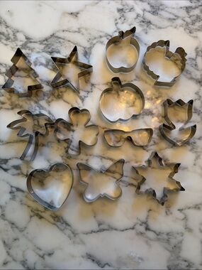 NWOT Chicago Metallic 12 Month Cookie Cutters Set